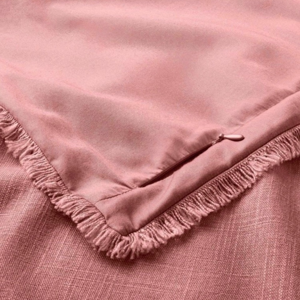 Casaluna  NWOT 1 Rose  Linen Blend
Pillow Sham Size: King 
NWOT Pillow Shams - Picture 3 of 5